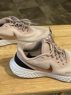 Nike Revolution 5 Women's Running/Walking Shoes “Barely Rose” Color Size 10